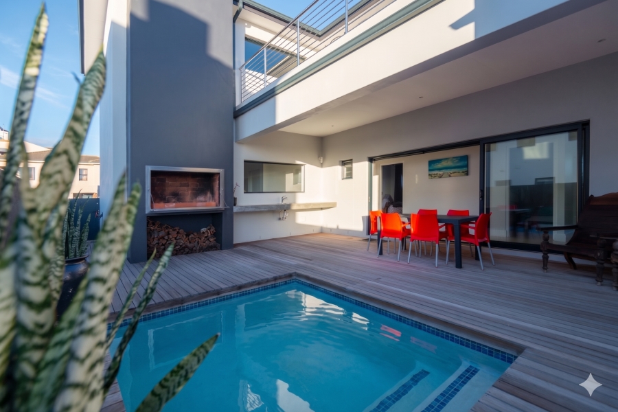 5 Bedroom Property for Sale in Myburgh Park Western Cape